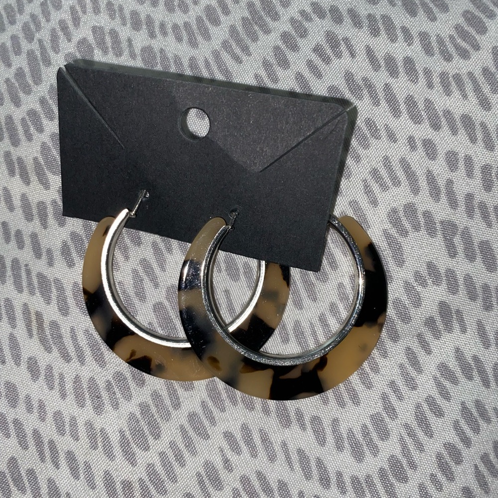 Brown and black resins earrings